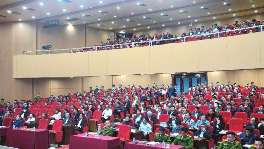 Các đại biểu và học viên tham gia khai mạc Lớp huấn luyện.