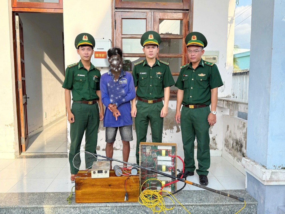 Cà Mau: Phát hiện, xử lý đối tượng dùng công cụ kích điện khai thác thủy sản trái phép trên biển