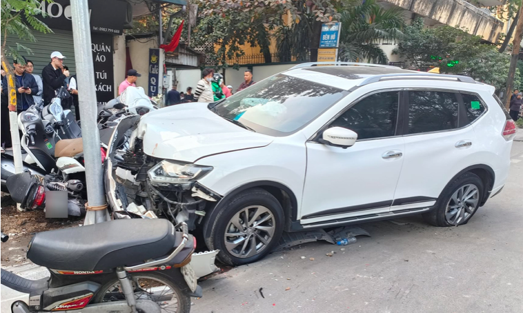 Vụ tai nạn giao thông trên phố Võ Thị Sáu (Hà Nội).