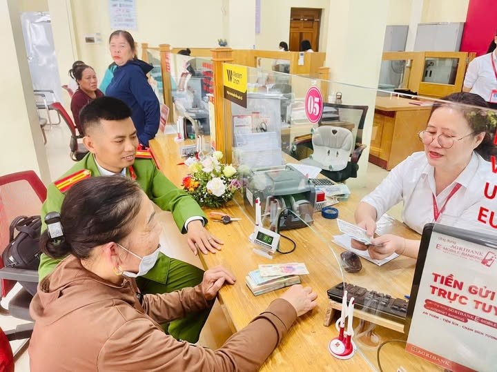 Người phụ nữ bị đối tượng giả danh Công an uy hiếp, liền mang 6 chỉ vàng đi bán