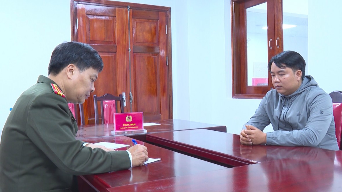 Bắt quả tang nhóm đối tượng đưa 32 người xuất cảnh sang Trung Quốc