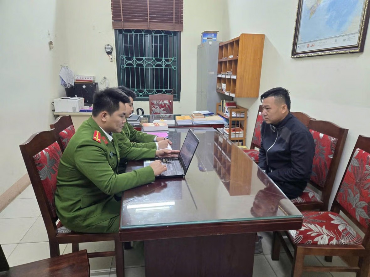 Tạm giữ đối tượng dùng súng đe dọa, gây thương tích cho vợ