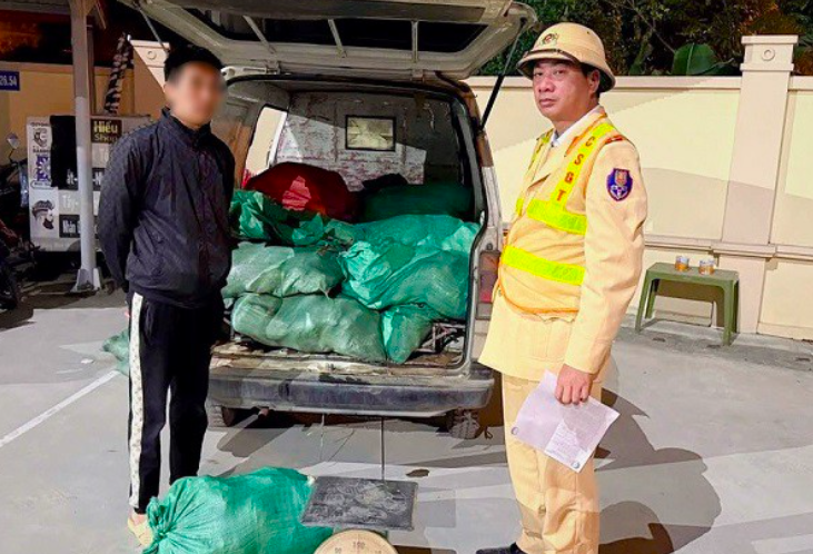 Phát hiện, thu giữ hơn 800kg chân gà bốc mùi chuẩn bị tung ra thị trường ngày đầu năm