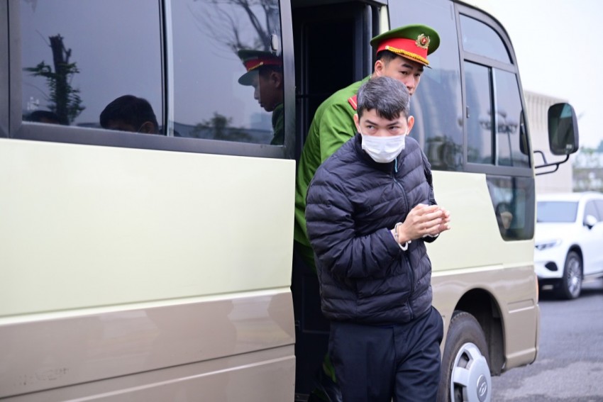 Hình ảnh dẫn giải các bị cáo trong đường dây nhận hối lộ tại Cục An toàn thực phẩm