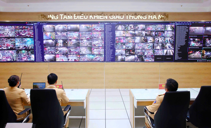 Lực lượng CSGT ứng trực 24/24, phối hợp điều hành giao thông qua hệ thống Camera AI.