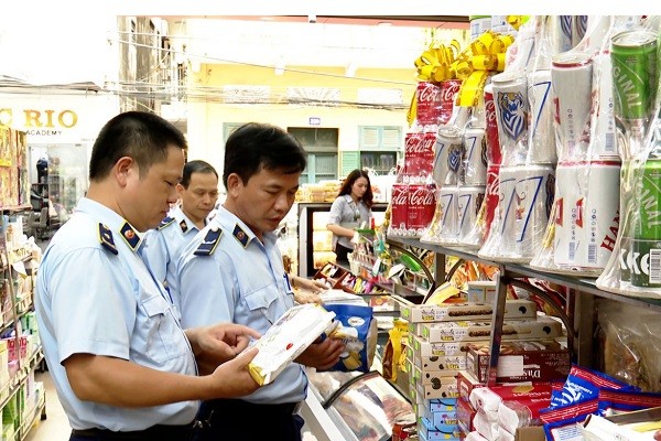 Ninh Bình tăng cường kiểm tra, kiểm soát thị trường dịp Tết