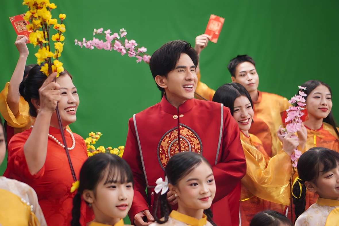 Đan Trường trình làng MV Tết