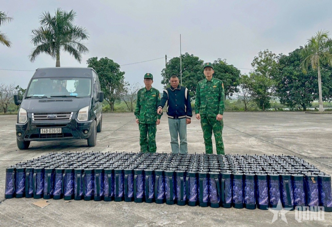 Bắt quả tang xe ô tô chở số lượng lớn khí cười N2O tại Cẩm Phả