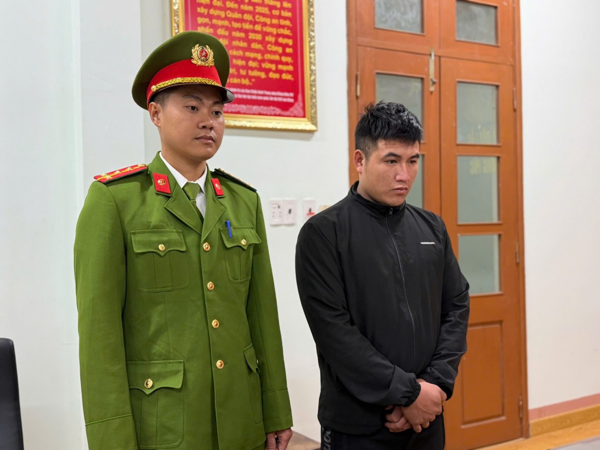 Bắt tạm giam đối tượng dùng đũa hành hung tài xế taxi ở Đắk Lắk Bắt tạm giam đối tượng dùng đũa hành hung tài xế taxi ở Đắk Lắk