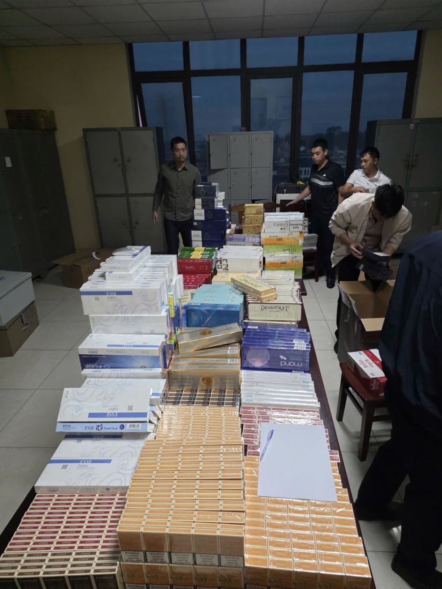 Khởi tố vụ buôn bán thuốc lá nhập lậu, thu giữ gần 9.000 bao thuốc các loại