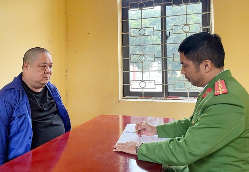 Đối tượng Nguyễn Chính Nghĩa tại cơ quan Công an.