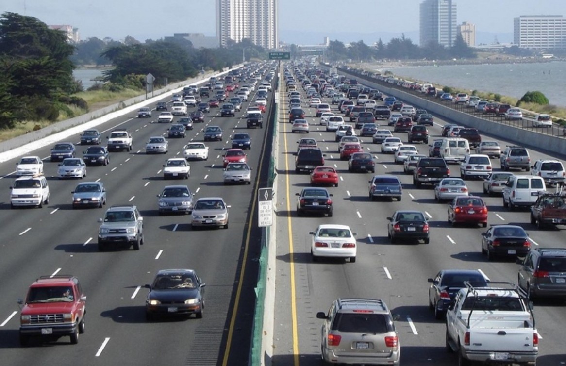 Xe ô tô được miễn phí đường bộ trong những trường hợp nào từ năm nay?