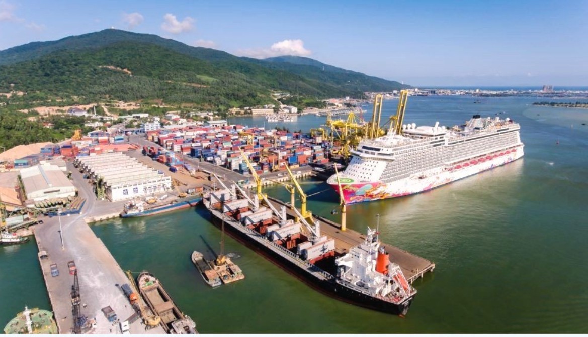 Đề xuất bãi bỏ nhiều loại phí tại cảng, bến thủy nội địa Đề xuất bãi bỏ nhiều loại phí tại cảng, bến thủy nội địa