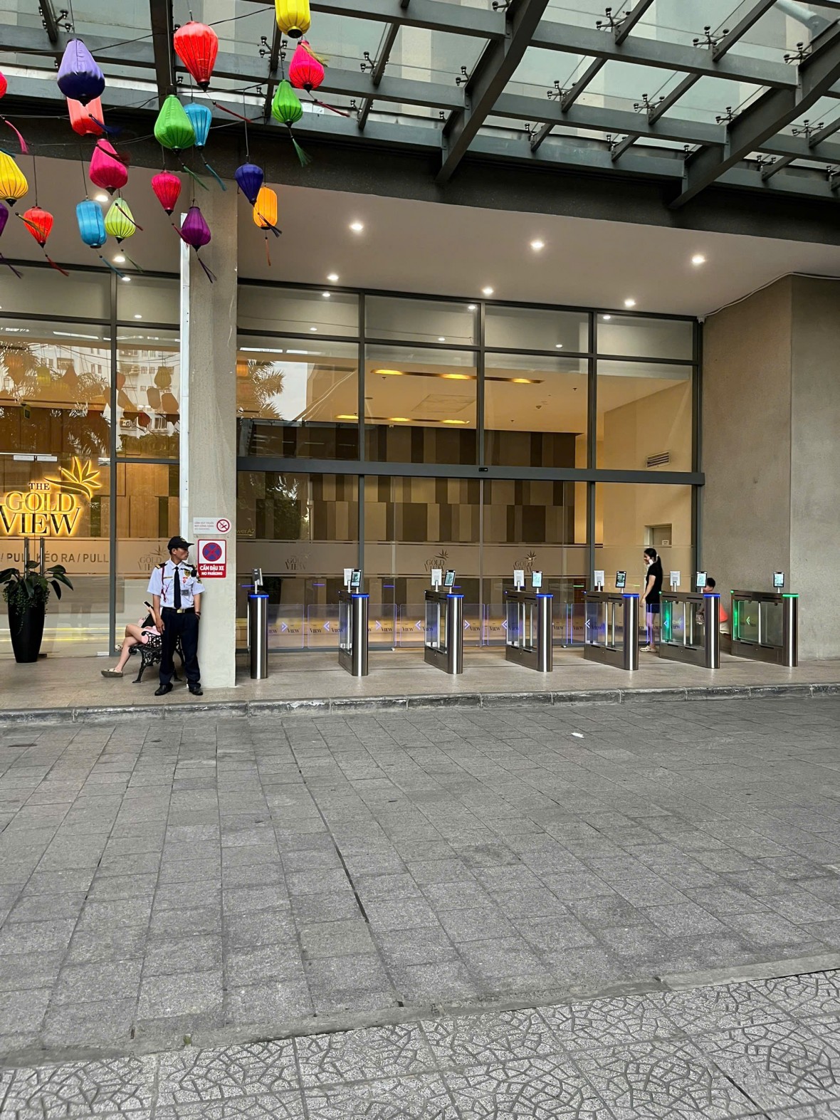 Cư dân The Goldview kêu cứu vì hàng rào điện tử