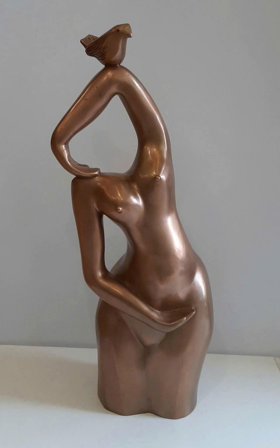 7.	Nghiêng – Điêu khắc đồng; Tác giả: Bùi Đức Thành.