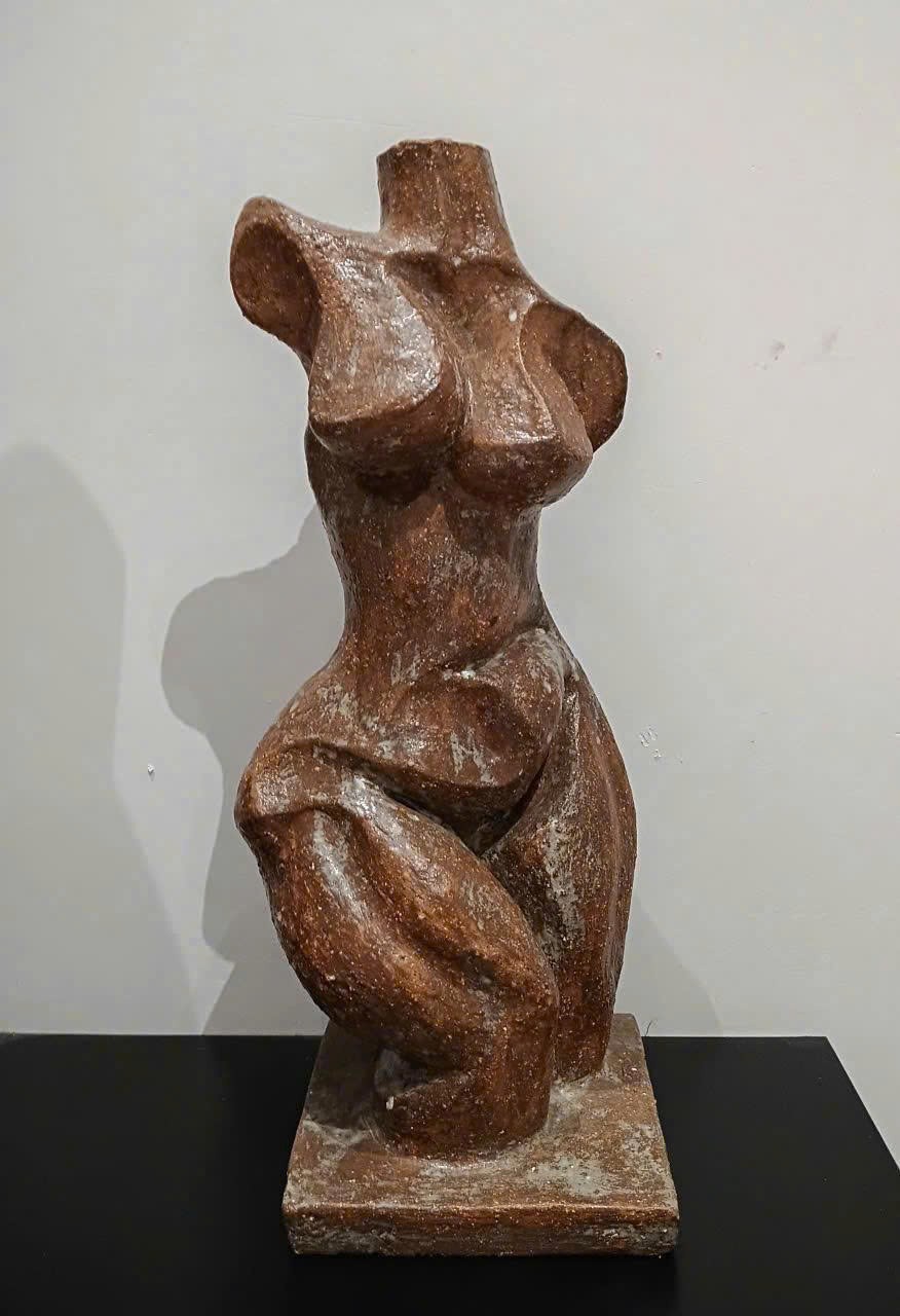 8.	Cơ thể - Gốm; Tác giả: Nguyễn Quốc Hưng. 