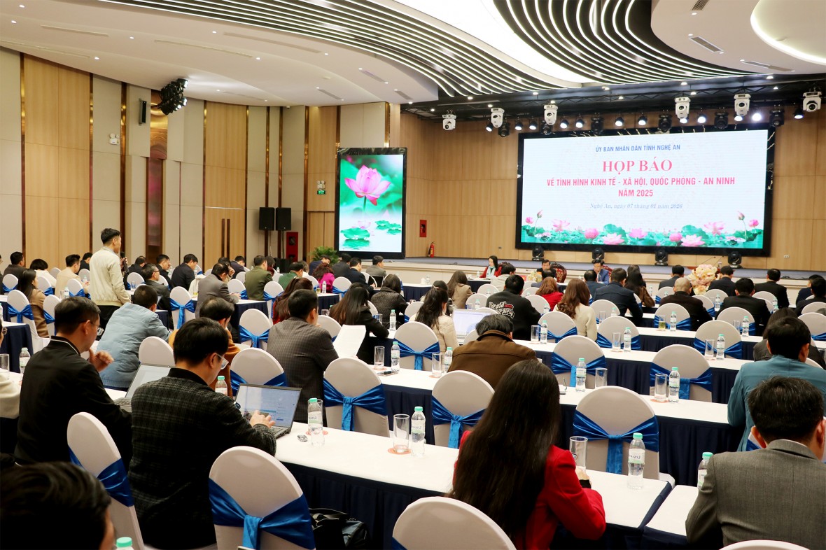 Toàn cảnh buổi họp báo.