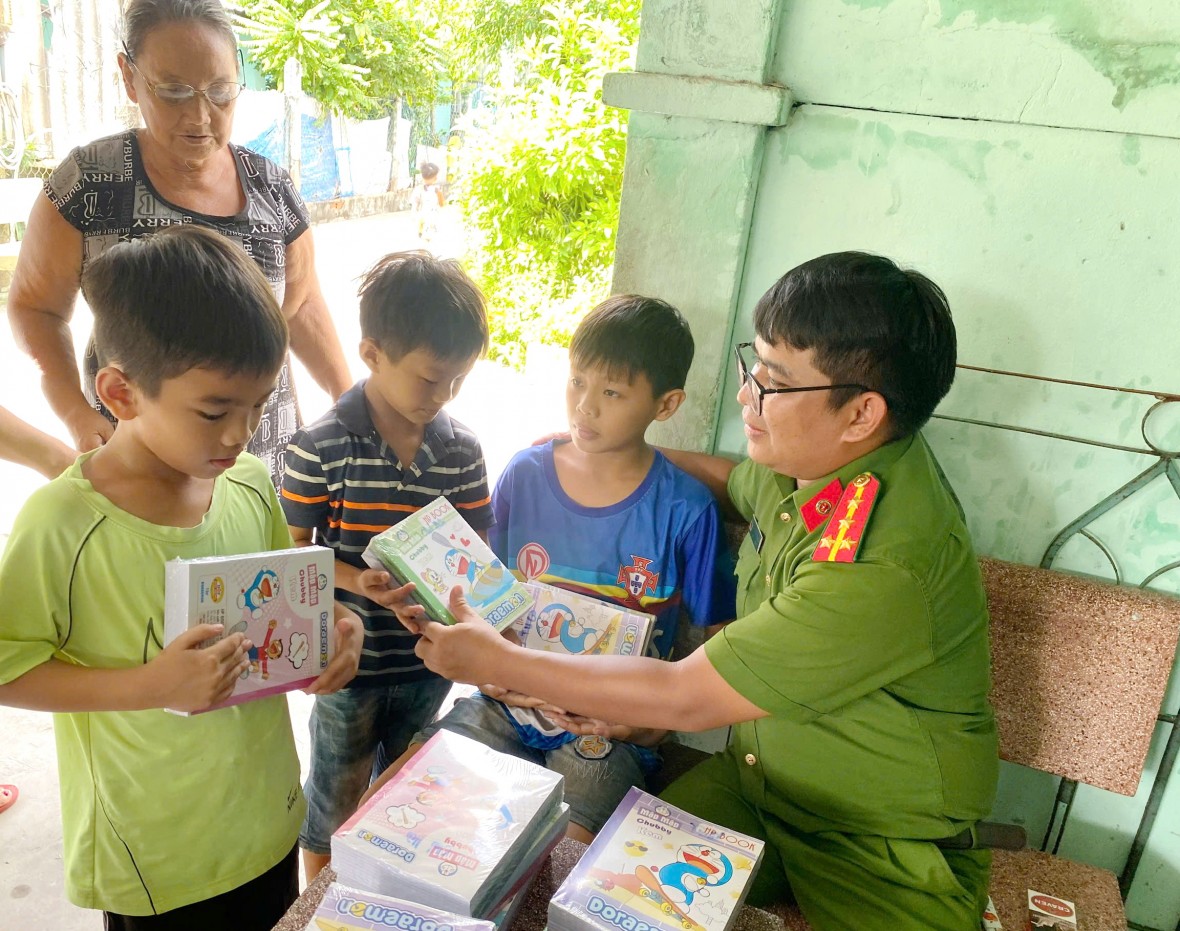 Những bức thư cảm ơn “chứng thư niềm tin” của Nhân dân gửi lực lượng Công an cơ sở ở Cà Mau