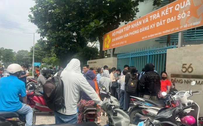 Mô hình hoạt động như hiện nay được cho là sẽ giải quyết nhanh hơn hồ sơ nhà đất của người dân.