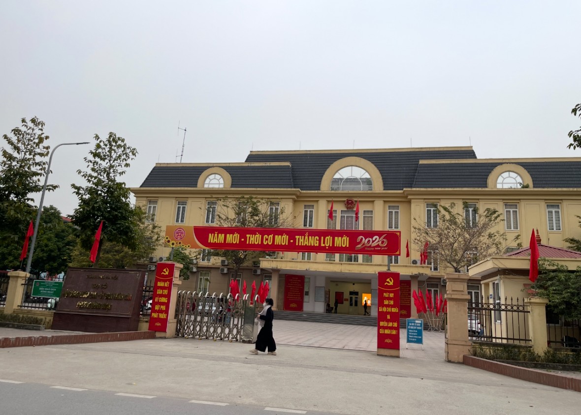 Vụ dòng nước ô nhiễm chuyển màu đỏ: Sở NN & MT Hà Nội trả lời UBND phường Đông Ngạc là đơn vị công bố thông tin ô nhiễm