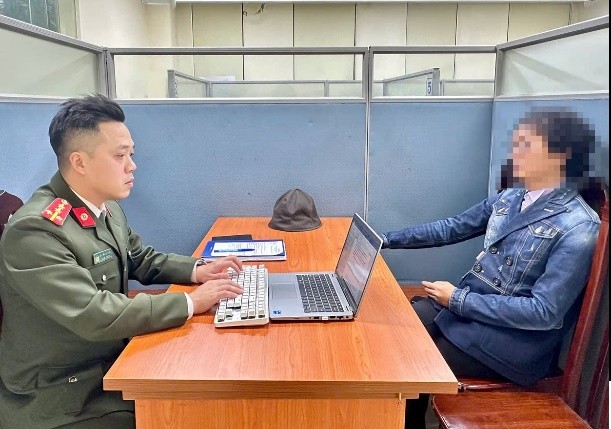 Xử lý đối tượng sử dụng công nghệ AI, cỡi rắn trăn bơi trên hồ Hoàn Kiếm Xử lý đối tượng sử dụng công nghệ AI, cỡi rắn trăn bơi trên hồ Hoàn Kiếm