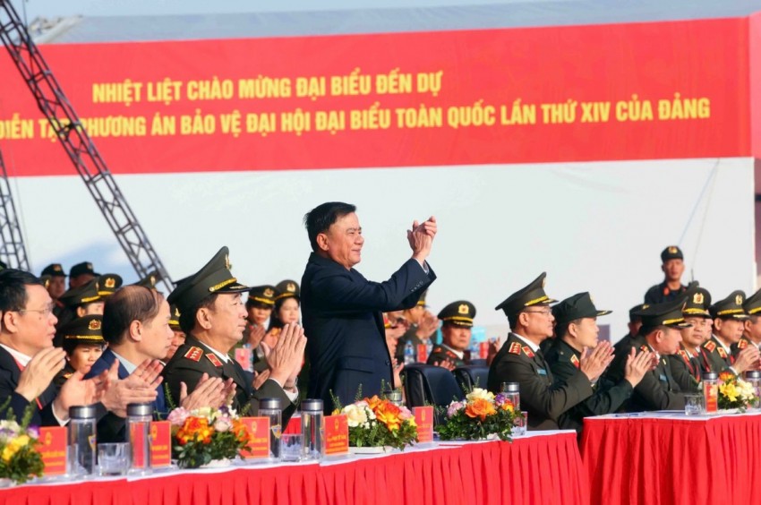 Ủy viên Bộ Chính trị, Thường trực Ban Bí thư Trần Cẩm Tú, Trưởng Tiểu ban Tổ chức phục vụ Đại hội XIV của Đảng dự và chỉ đạo buổi Lễ.