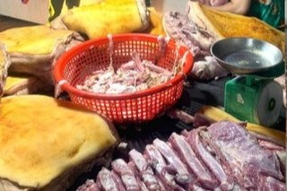 Kinh hoàng kho thực phẩm bẩn nhiễm dịch tả lợn châu Phi chờ tung ra thị trường Tết