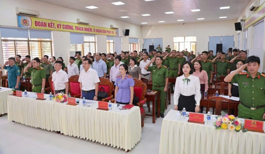 Toàn cảnh hội nghị.