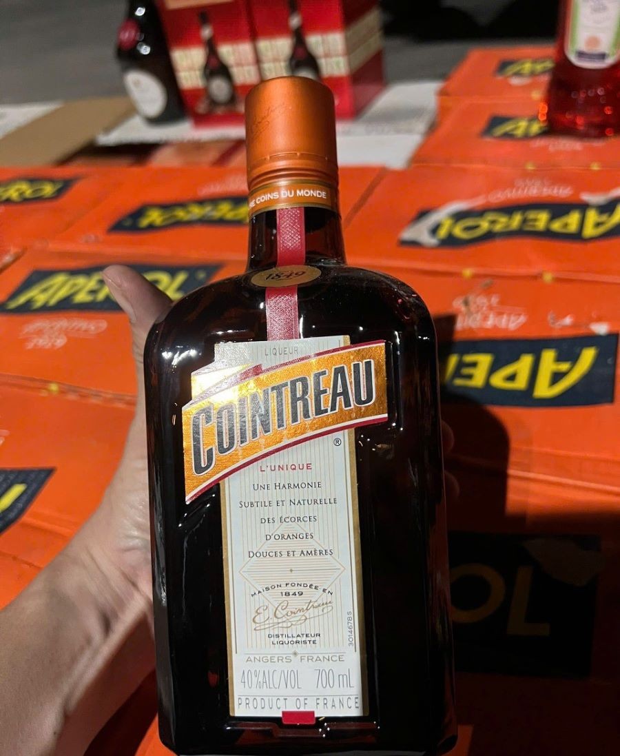 Công an tỉnh Quảng Trị phát hiện, bắt giữ 120 chai rượu không rõ nguồn gốc xuất xứ.