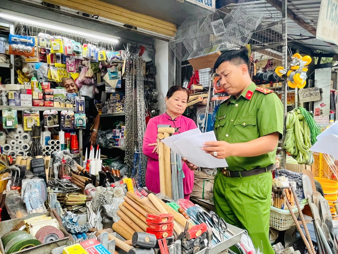 Cà Mau: Vận động, thu hồi vũ khí - tạo lá chắn an ninh vững chắc từ cơ sở