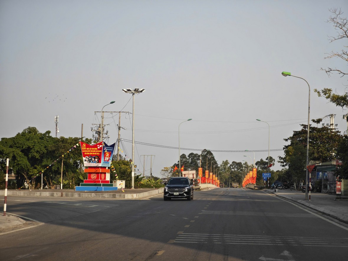 Quảng Ninh rực rỡ cờ hoa chào mừng Đại hội Đảng và mừng xuân mới Quảng Ninh rực rỡ cờ hoa chào mừng Đại hội Đảng và mừng xuân mới