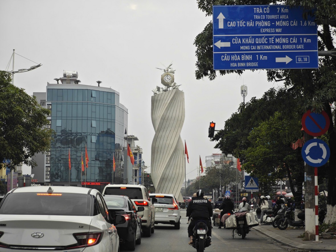 Quảng Ninh rực rỡ cờ hoa chào mừng Đại hội Đảng và mừng xuân mới Quảng Ninh rực rỡ cờ hoa chào mừng Đại hội Đảng và mừng xuân mới