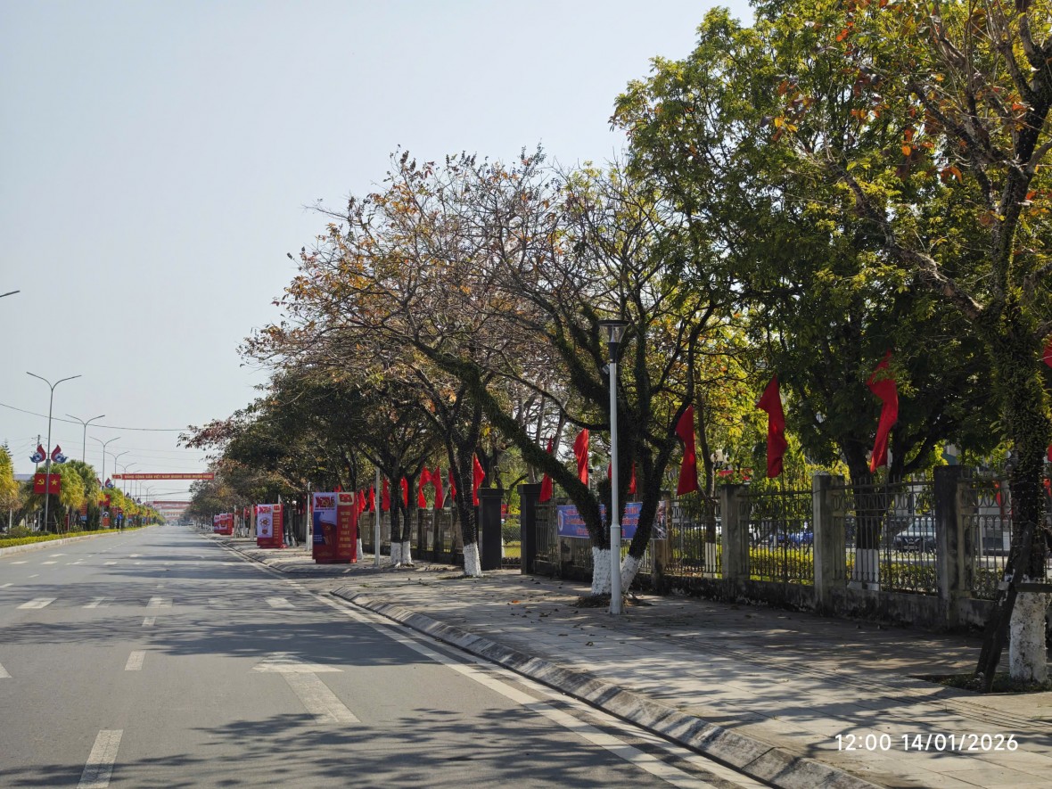 Quảng Ninh rực rỡ cờ hoa chào mừng Đại hội Đảng và mừng xuân mới Quảng Ninh rực rỡ cờ hoa chào mừng Đại hội Đảng và mừng xuân mới