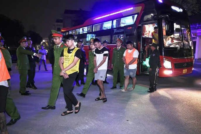 Triệt phá đại bản doanh lừa đảo tại Campuchia: Bắt giữ và di lý 205 đối tượng về Việt Nam