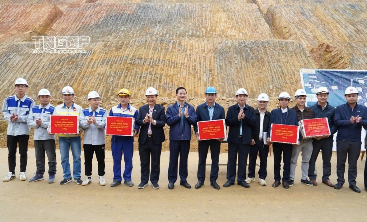 Bộ trưởng Bộ Xây dựng kiểm tra tiến độ các dự án giao thông tại Thái Nguyên