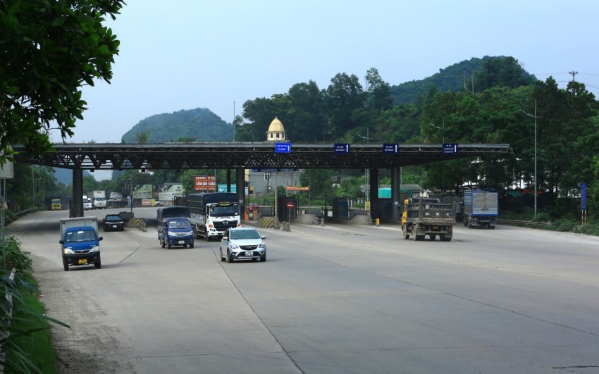 Tháo dỡ trạm thu phí BOT bỏ hoang trên quốc lộ 1 Tháo dỡ trạm thu phí BOT bỏ hoang trên quốc lộ 1