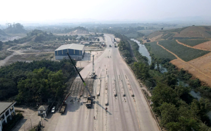 Tháo dỡ trạm thu phí BOT bỏ hoang trên quốc lộ 1 Tháo dỡ trạm thu phí BOT bỏ hoang trên quốc lộ 1