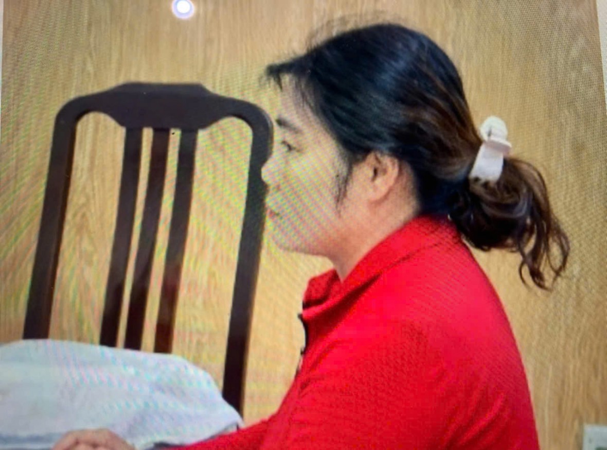 Tạm giữ người phụ nữ căng băng rôn, gây rối trật tự