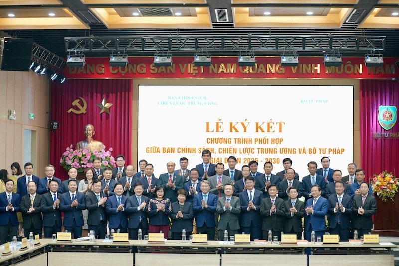 Bộ Tư pháp và Ban Chính sách, chiến lược Trung ương ký kết phối hợp công tác
