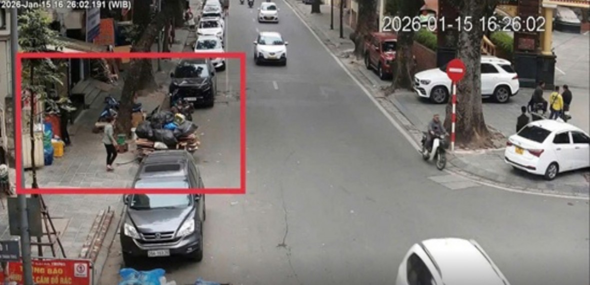 Hà Nội: Kinh doanh lấn chiếm vỉa hè, xả rác bừa bãi... cũng sẽ bị “phạt nguội”