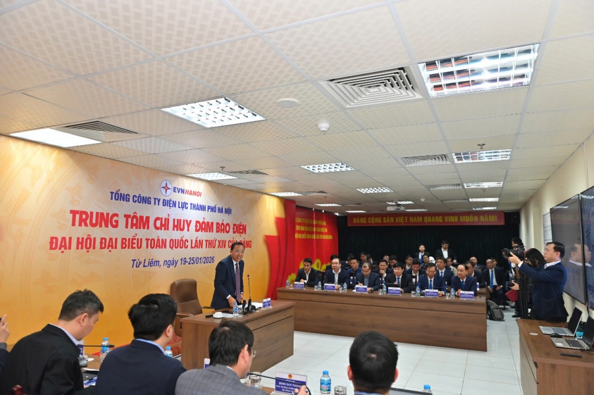 Thứ trưởng Nguyễn Hoàng Long đã kiểm tra công tác chuẩn bị, bảo đảm cung cấp điện trong thời gian Đại hội đại biểu toàn quốc lần thứ XIV của Đảng. Ảnh: Bộ Công thương