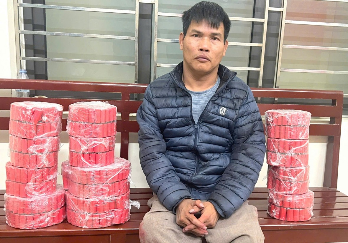 Bị tật bẩm sinh nhưng vẫn tham gia sản xuất, mua bán pháo nổ