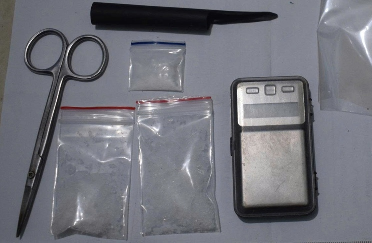 Kiểm tra hành chính, phát hiện tàng trữ trái phép ma tuý và vũ khí trong nhà Kiểm tra hành chính, phát hiện tàng trữ trái phép ma tuý và vũ khí trong nhà