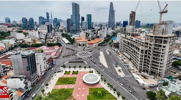 Nhiều khu vực trung tâm TP HCM được sơn mới, chỉnh trang trước Tết Nhiều khu vực trung tâm TP HCM được sơn mới, chỉnh trang trước Tết