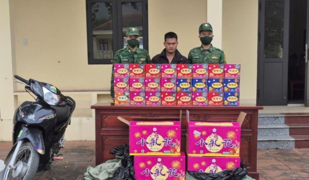 Quảng Ninh: Bắt giữ thanh niên vận chuyển 67 kg pháo hoa nổ qua biên giới Quảng Ninh: Bắt giữ thanh niên vận chuyển 67 kg pháo hoa nổ qua biên giới