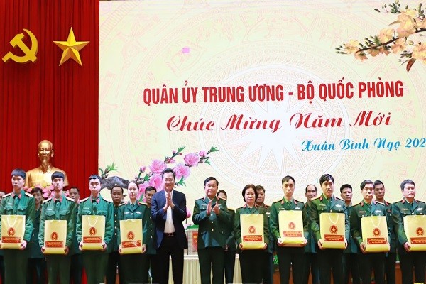Thượng tướng Hoàng Xuân Chiến, Thứ trưởng Bộ Quốc phòng thăm, chúc Tết tại Hưng Yên