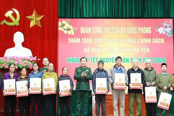 Thượng tướng Hoàng Xuân Chiến, Thứ trưởng Bộ Quốc phòng thăm, chúc Tết tại Hưng Yên