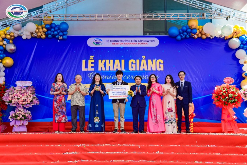 Nam sinh Việt Nam đầu tiên được trao học bổng toàn phần của Đại học VINUNIVERSITY