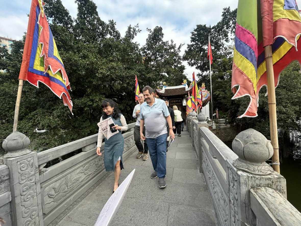 Năm 2025, ngành du lịch Việt Nam đã đón 21,5 triệu lượt khách quốc tế.