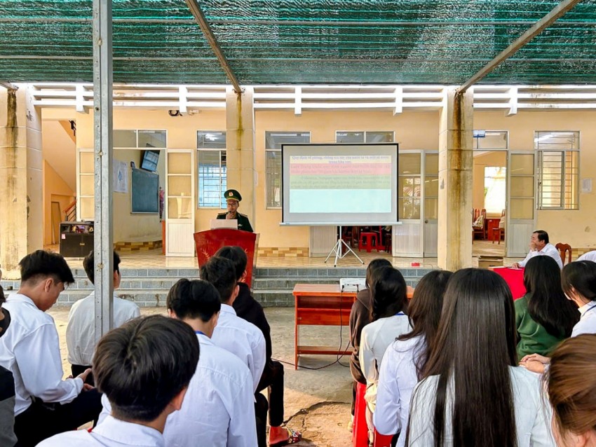 BĐBP Cần Thơ tuyên truyền pháp luật cho Hơn 1.000 học sinh vùng biên giới biển BĐBP Cần Thơ tuyên truyền pháp luật cho Hơn 1.000 học sinh vùng biên giới biển